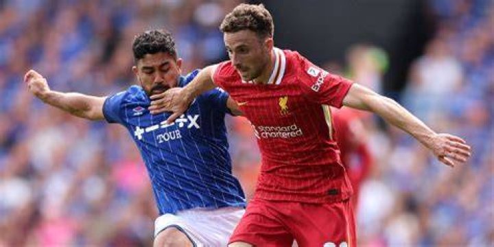 
Andy Carroll Among Strikers Offered To Wolves; Diego Costa Work Permit Uncertain 