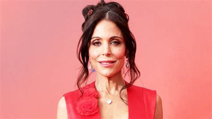 
Bethenny Frankel Shares Bikini Photos Before And After Photoshopping: ‘Filtering Is Lying’ 