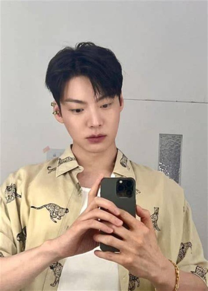 
Choi Jung Woo Height, Weight, Net Worth, Age, Birthday, Wikipedia, Who, Instagram, Biography 