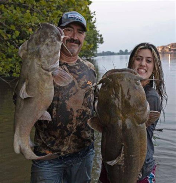 Clay Newcomb is Married to Wife: Misty Newcomb. Kids.