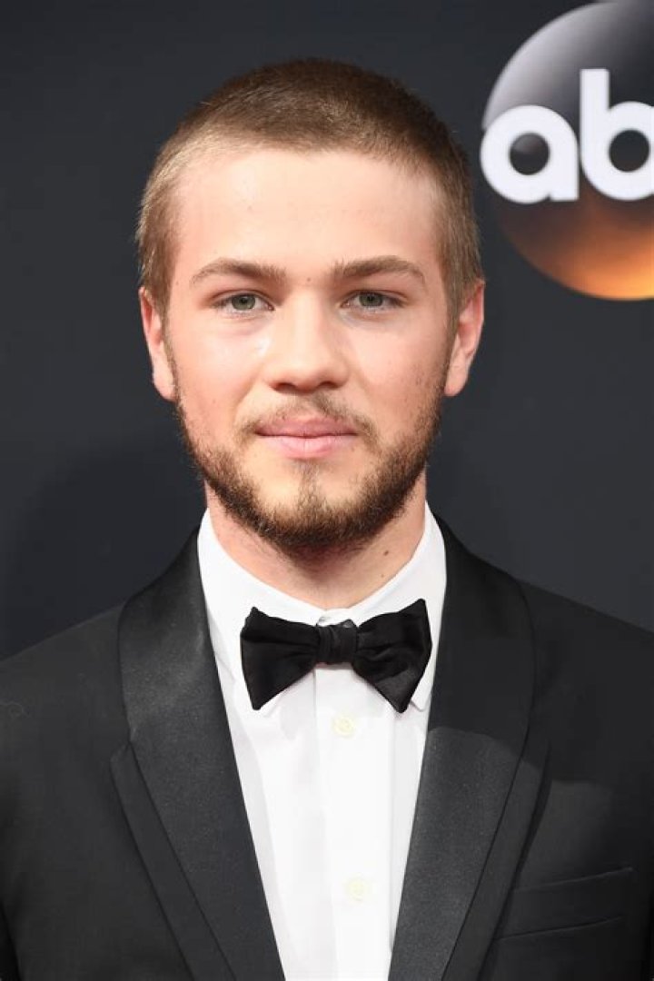 
Connor Jessup Height, Weight, Net Worth, Age, Birthday, Wikipedia, Who, Nationality, Biography 