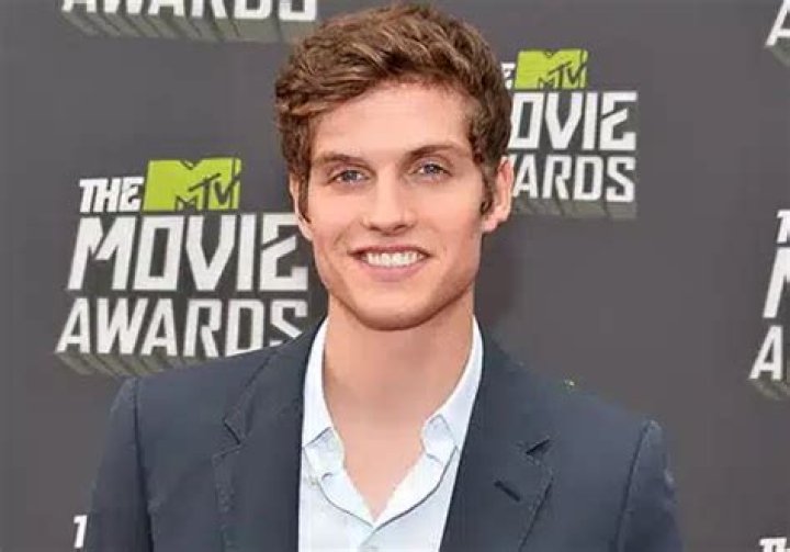 Daniel Sharman Height, Weight, Net Worth, Age, Birthday, Wikipedia, Who, Nationality, Biography