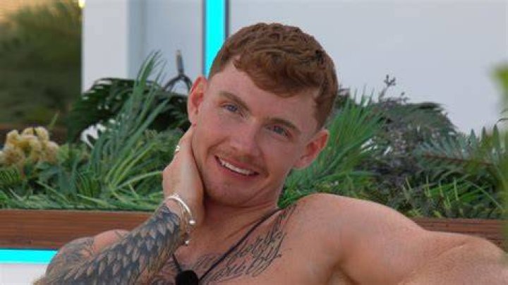 
Danny Bibby Racism Row On Love Island Backfired, Twitter Slams Racist Slur 