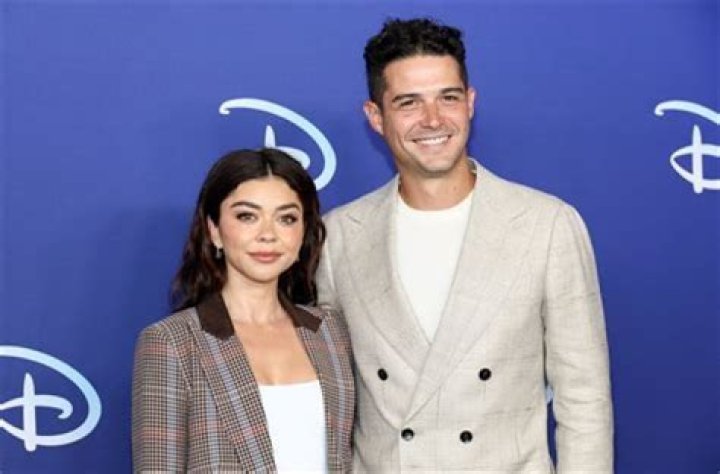 
Did Sarah Hyland and Wells Break Up? Relationship Update 2022: How Did They Meet? 