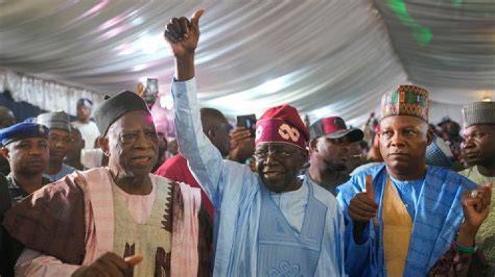 
Eniola Badmus has again come under attack for hailing APC’s Presidential Candidate Bola Tinubu 