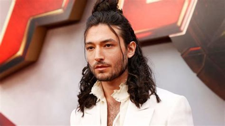 Ezra Miller Height, Weight, Net Worth, Age, Birthday, Wikipedia, Who, Instagram, Biography