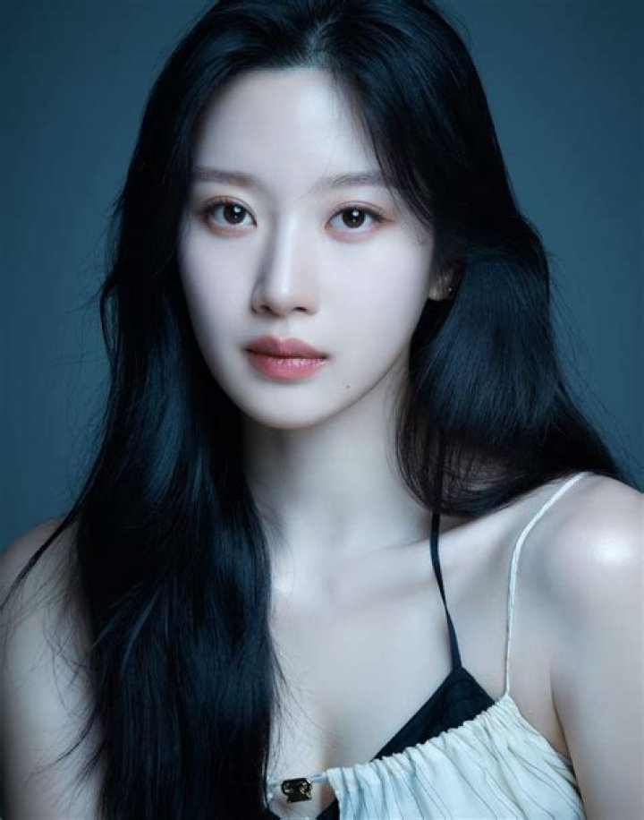 
Ga-young Moon Height, Weight, Net Worth, Age, Birthday, Wikipedia, Who, Instagram, Biography 