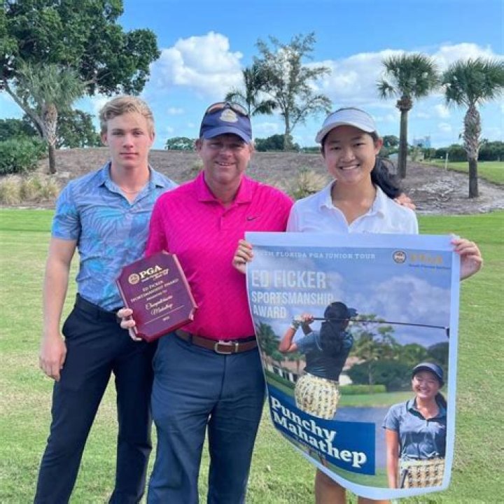 
Harrison Crowe Family cheering from Sydney as he kicks off PGA journey 