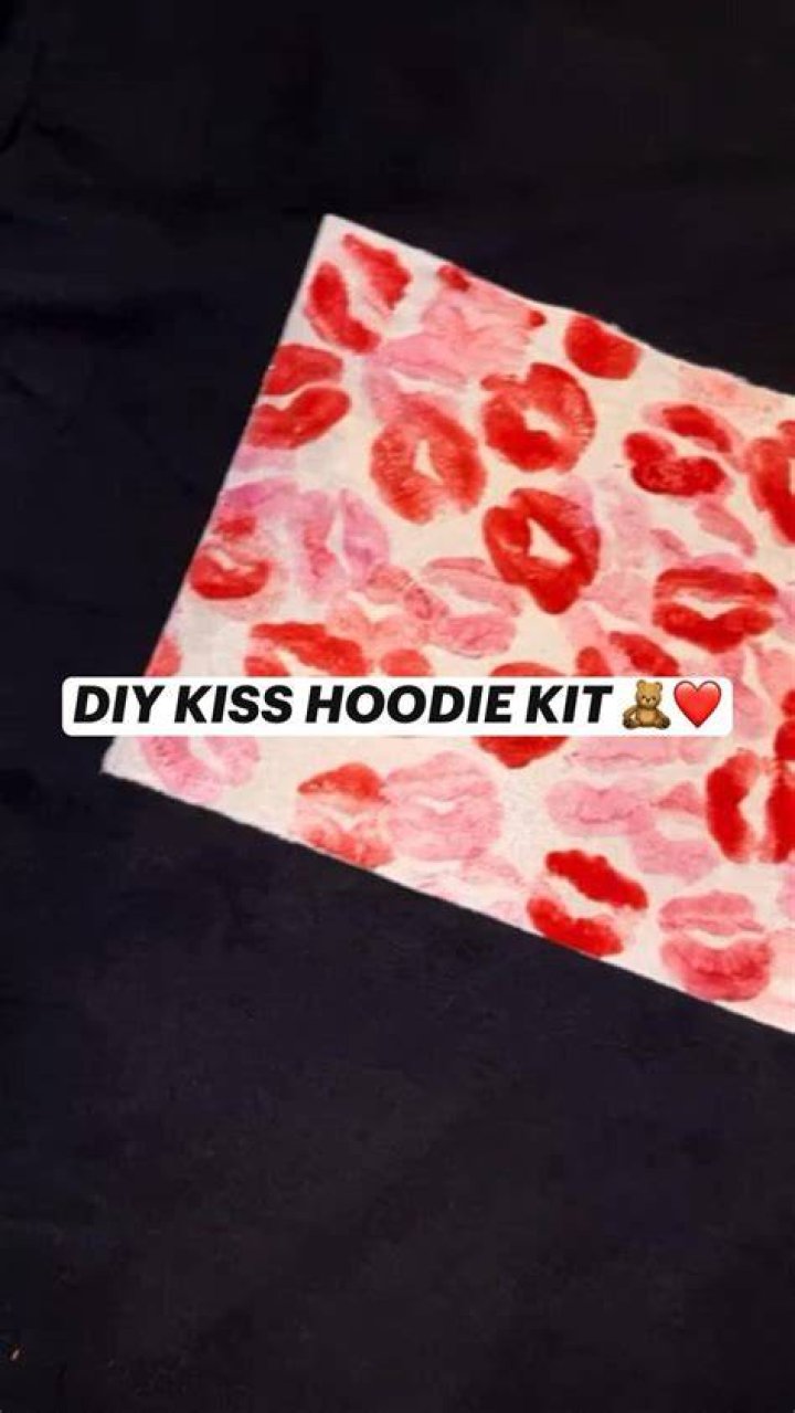 
How to create the DIY ‘kiss hoodie’ from TikTok? Steps explained 