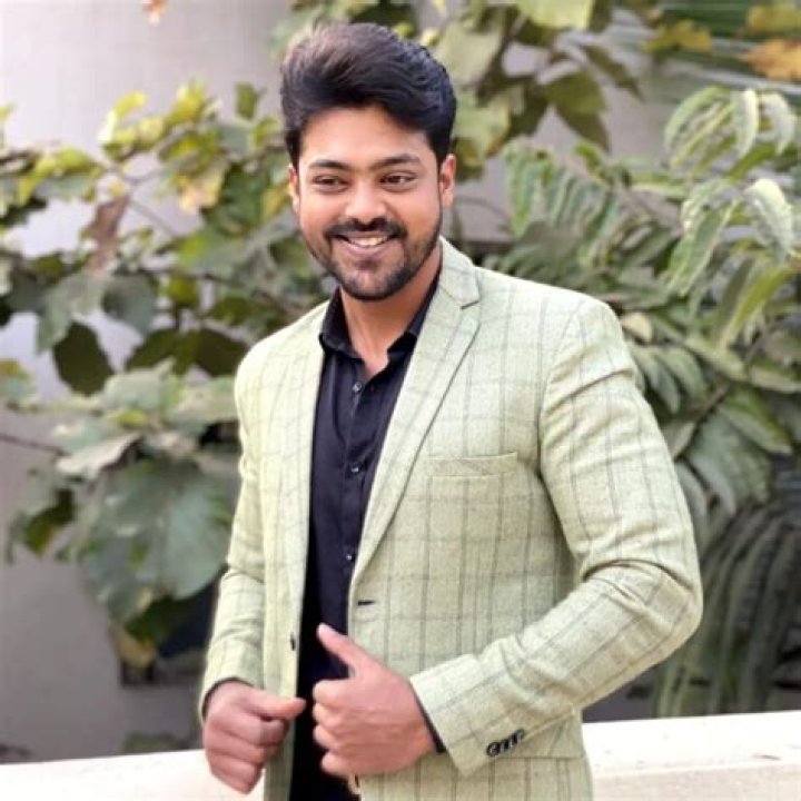 Hrishikesh Hirway Height, Weight, Net Worth, Age, Birthday, Wikipedia, Who, Instagram, Biography