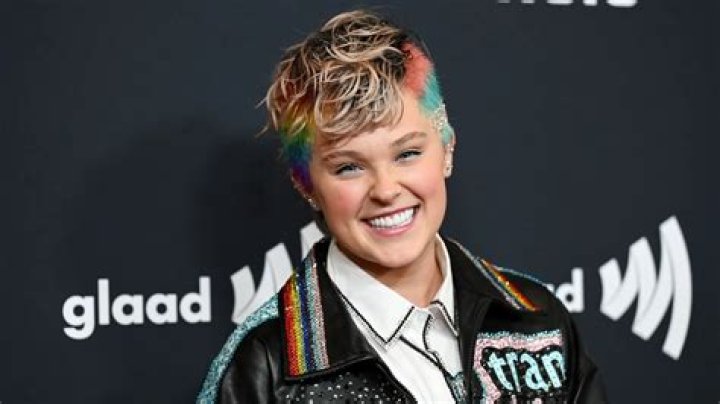 Is Jojo Siwa Gay or Bisexual? A Close Look At Her Sexuality
