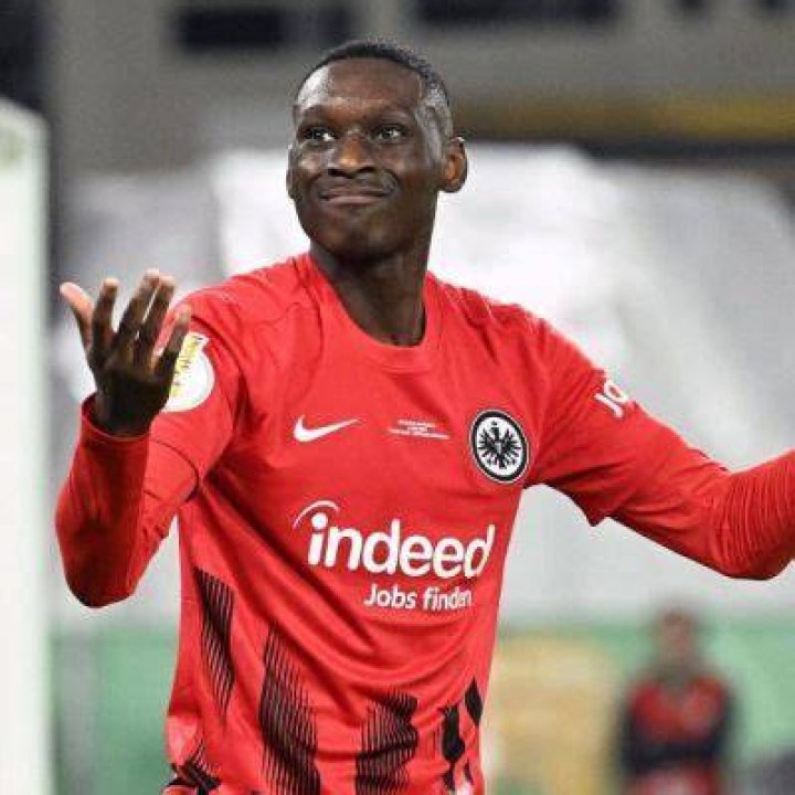 
Is Randal Kolo Munai Dating Anyone? Football Player Family And Net Worth Explore 