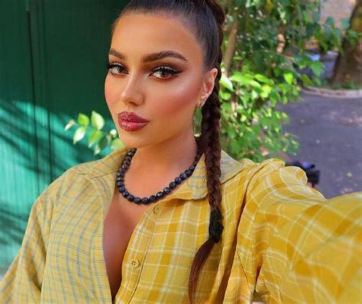 
Isabella Rousso Height, Weight, Net Worth, Age, Birthday, Wikipedia, Who, Nationality, Biography 