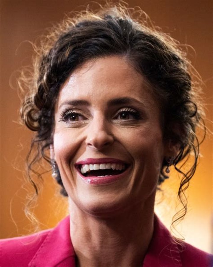 Julia Barnhill Letlow Height, Weight, Net Worth, Age, Birthday, Wikipedia, Who, Instagram, Biography