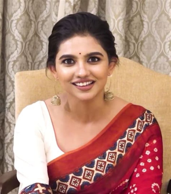 
Mamitha Baiju Height, Weight, Net Worth, Age, Birthday, Wikipedia, Who, Nationality, Biography 