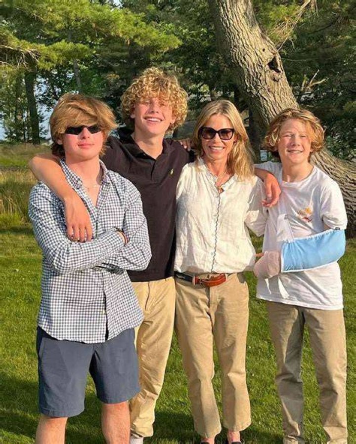 
Meet Scott Phillips, Julie Bowen’s Husband And Family 