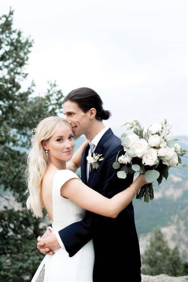 
Nathaniel Motte has been married to wife Liz Trinnear since 2017 