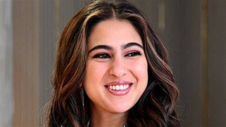 Sara Ali Khan Height, Weight, Net Worth, Age, Birthday, Wikipedia, Who, Nationality, Biography