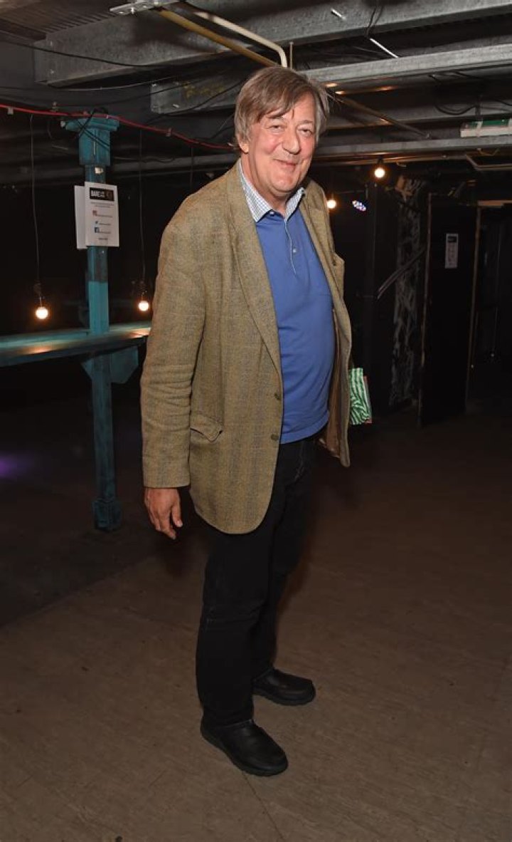 Stephen Fry Height, Weight, Net Worth, Age, Birthday, Wikipedia, Who, Instagram, Biography