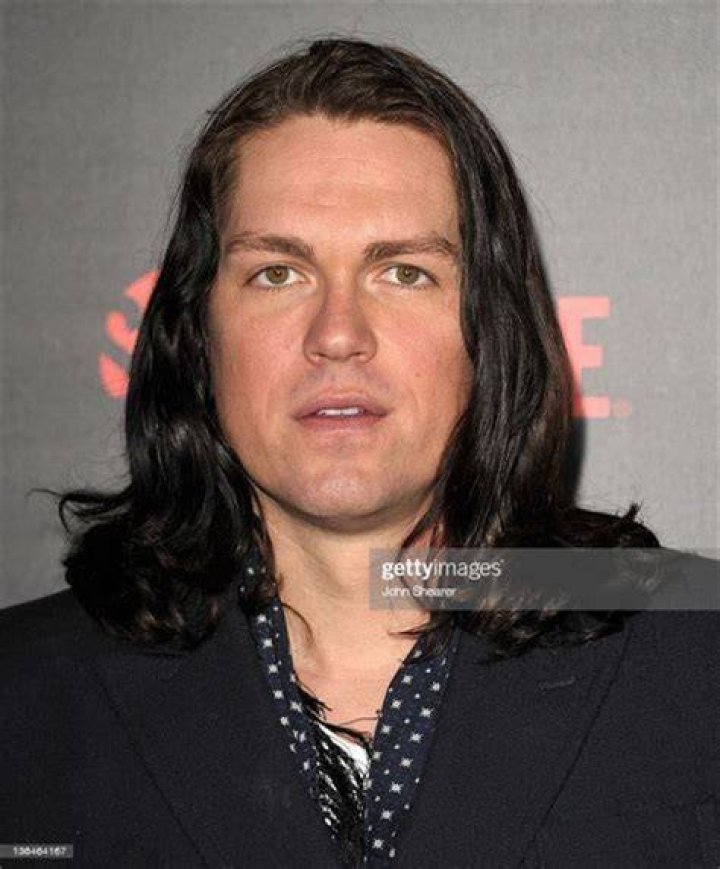 
Steve Howey’s Biography – Wife Sarah Shahi, Height, Wealth 