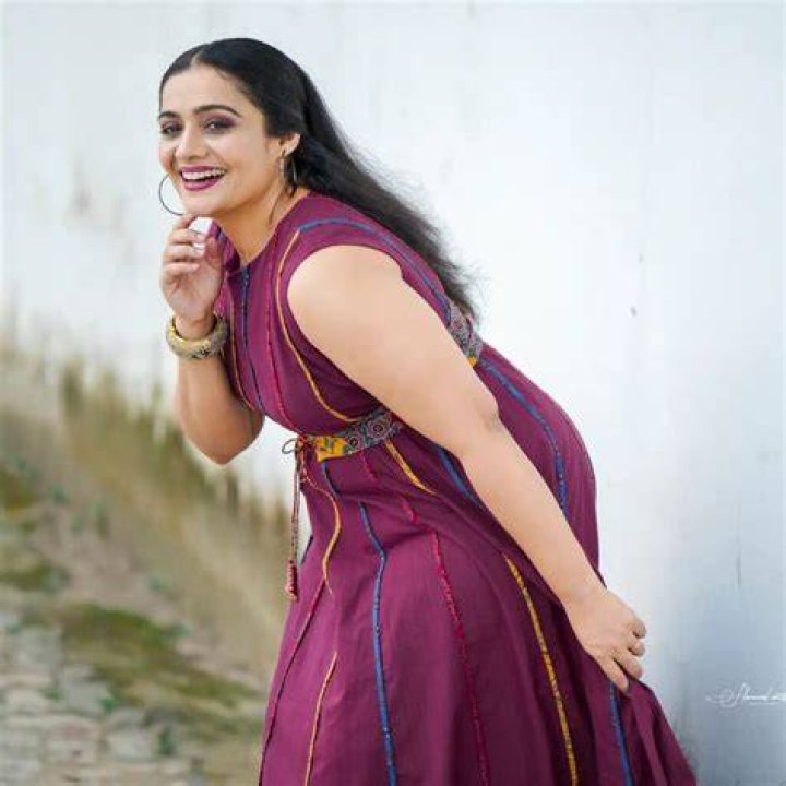 
Unnimaya Height, Weight, Net Worth, Age, Birthday, Wikipedia, Who, Nationality, Biography 