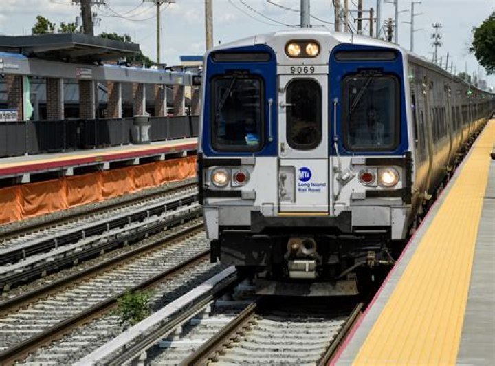 
WATCH: Video shows moment Atlanta police saved suspect from incoming train 