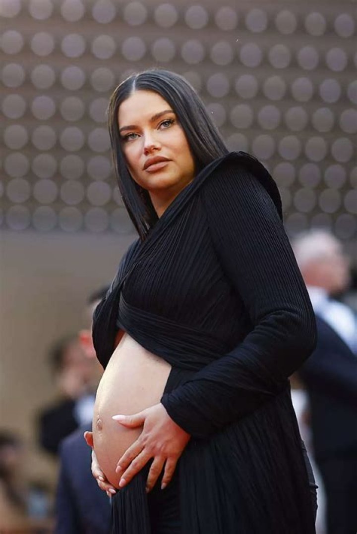 What Is Adriana Lima Doing Now? Weight Gain Or Pregnant – Update 2022