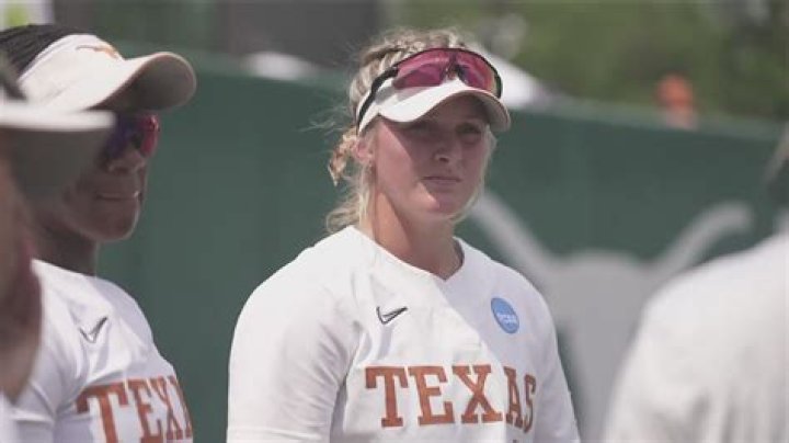 
Who Are Estelle Czech Parents? Facts To Know About Texas Softball Player 