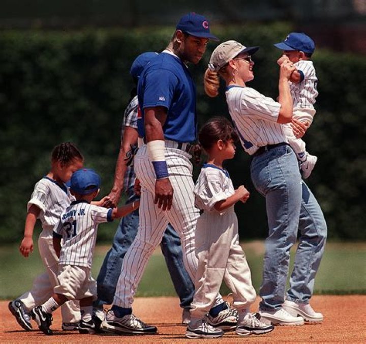 
Who Is Edmundo Sosa Father? Is He Related To Sammy Sosa? 