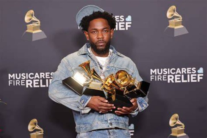 
Wizkid Sings For Grammys Not Headies’ – Comedian Slams ‘Bad To Me’ Critics 