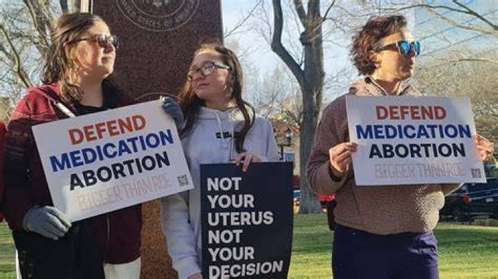 
Women in places with abortion bans can get support, according to Planned Parenthood. 