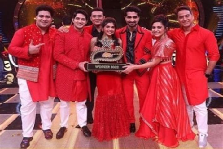 
‘Yeh Rishta…’ family is the winner of ‘Ravivaar with Star Parivaar’ 