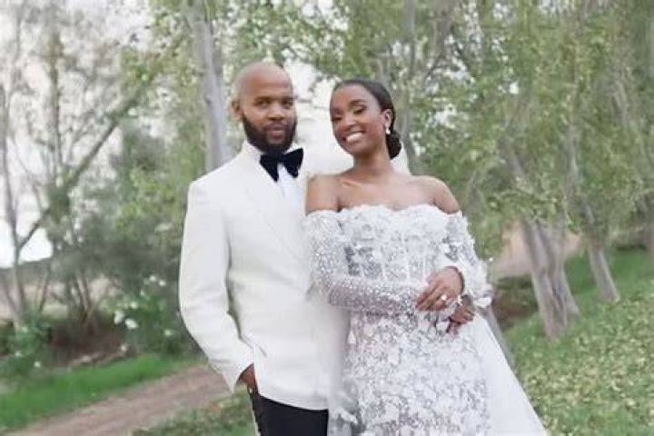 
Zozibini Tunzi Height, Age, Boyfriend, Biography, Wiki, Net Worth 